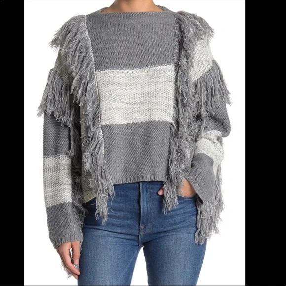 Moon River Colorblock Gray and White Fringe Sweater Size Small - Picture 2 of 14